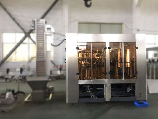 China Gekohlte Hochgeschwindigkeitsfüllmaschine-/Glasflaschen-Soda-Füllmaschine des alkoholfreien Getränkes fournisseur