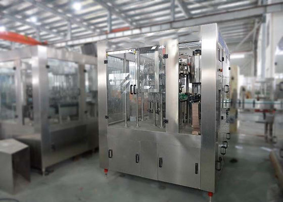 China Gekohlte Flaschenabfüllmaschine des alkoholfreien Getränkes, kleine gekohlte Getränk-Füllmaschine fournisseur