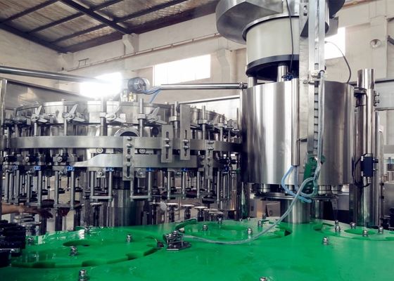 Getränkefüllmaschine der Phiolen-SUS304 flüssige, gekohlte Getränkefüllmaschine fournisseur