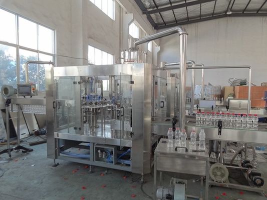 Volle automatische Saft-Ausrüstung Monoblock flüssige abfüllende der Füllmaschine-4000BPH fournisseur