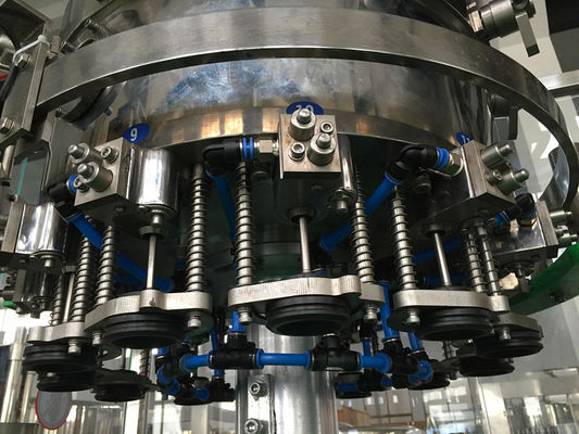 Automatische ausspülende füllende mit einer Kappe bedeckende Maschine, 3 in 1 Füllmaschine fournisseur