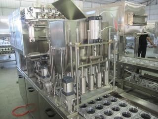 Monobloc automatische Flaschen-Füllmaschine des Saft-3 In1/Haustier-Flaschen-Wasser-Füllmaschine
